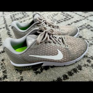 Nike Air Max Sequent 2 Womens 9.5